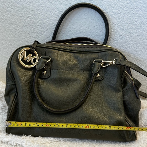 Michael Kors leather bag - Picture 2 of 10